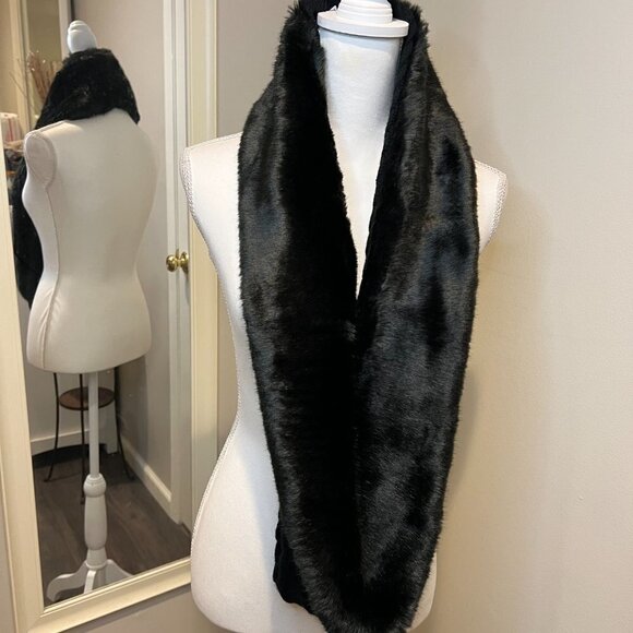 NWT Juicy Couture Black Faux Fur Knit Loop Scarf - Picture 1 of 8